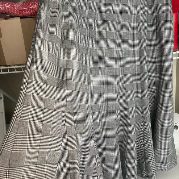 Zac and Rachel grey plaid skirt with bottom ruffle. Size 14 - Picture 4 of 6